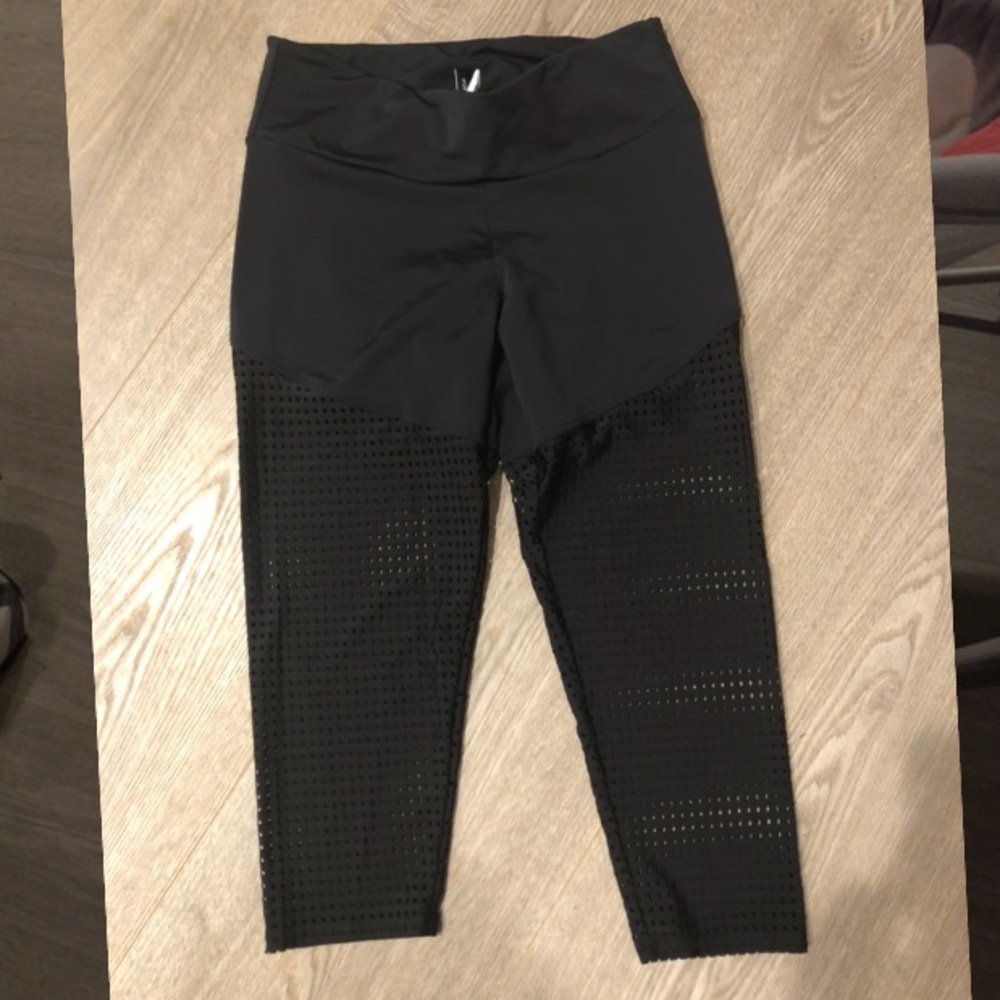 Onzie workout capris